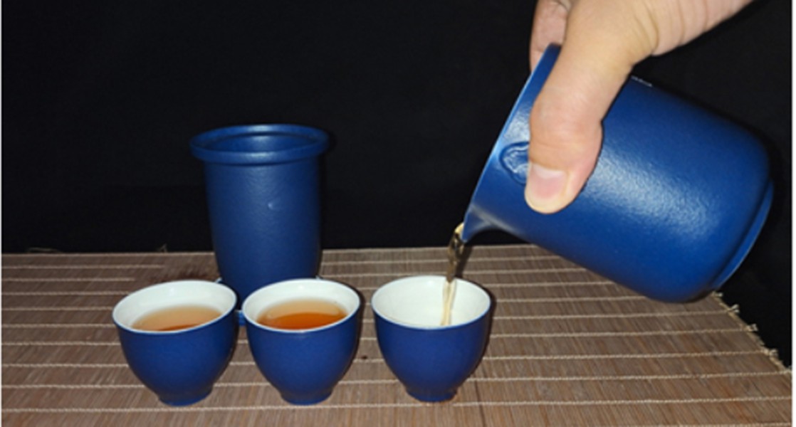 大宋定窯藍釉快客杯套裝，讓你隨時隨地沖出一杯香茗