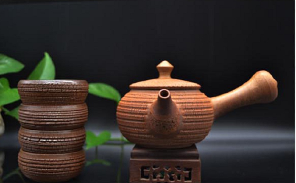 定瓷茶器：擺放在茶臺(tái)上的大宋定窯手工裂變壺，重溫唐風(fēng)，再現(xiàn)歷史的美妙感
